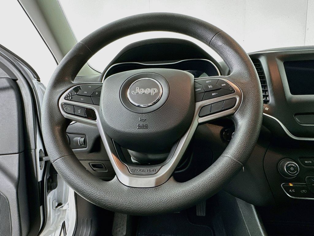 Thumbnail: 2020 Jeep Cherokee - 13
