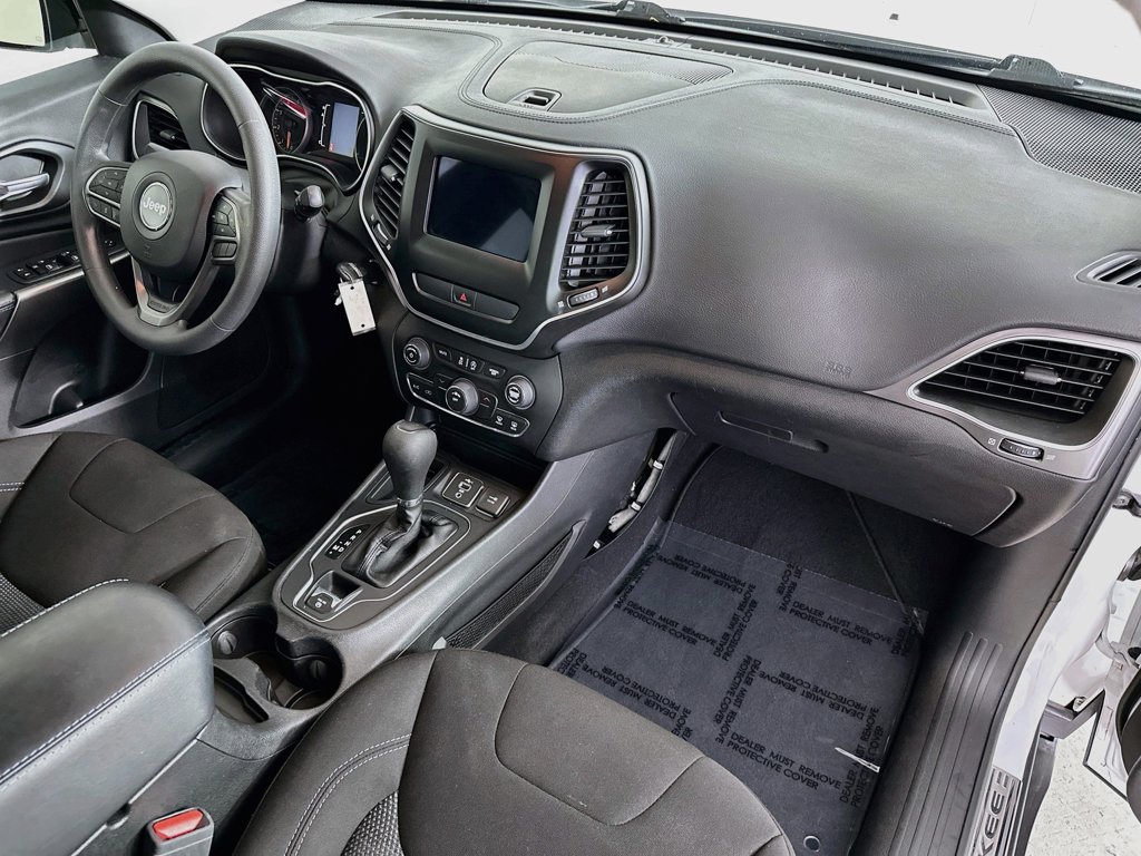 Thumbnail: 2020 Jeep Cherokee - 31