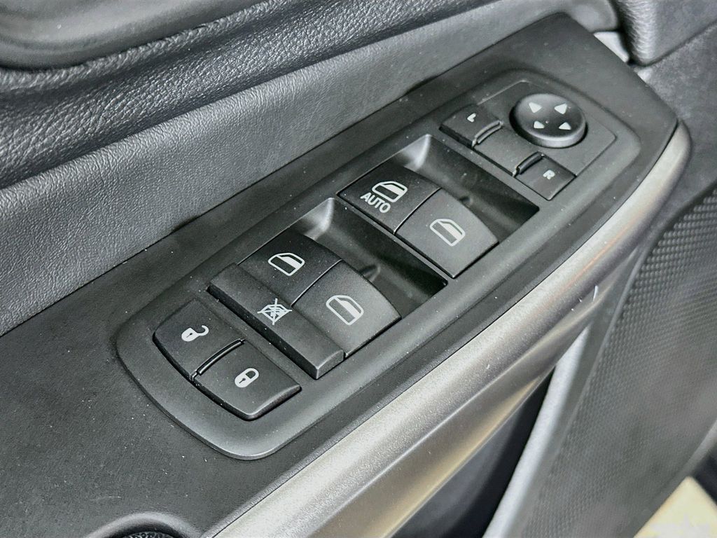 Thumbnail: 2020 Jeep Cherokee - 28