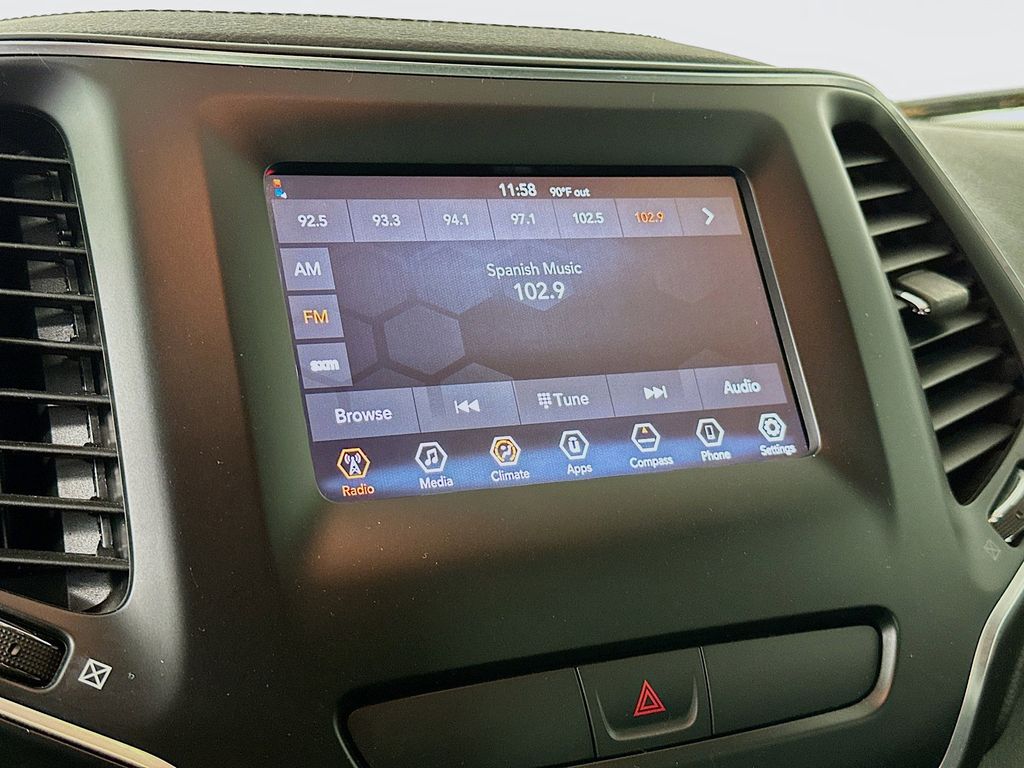 Thumbnail: 2019 Jeep Cherokee - 15