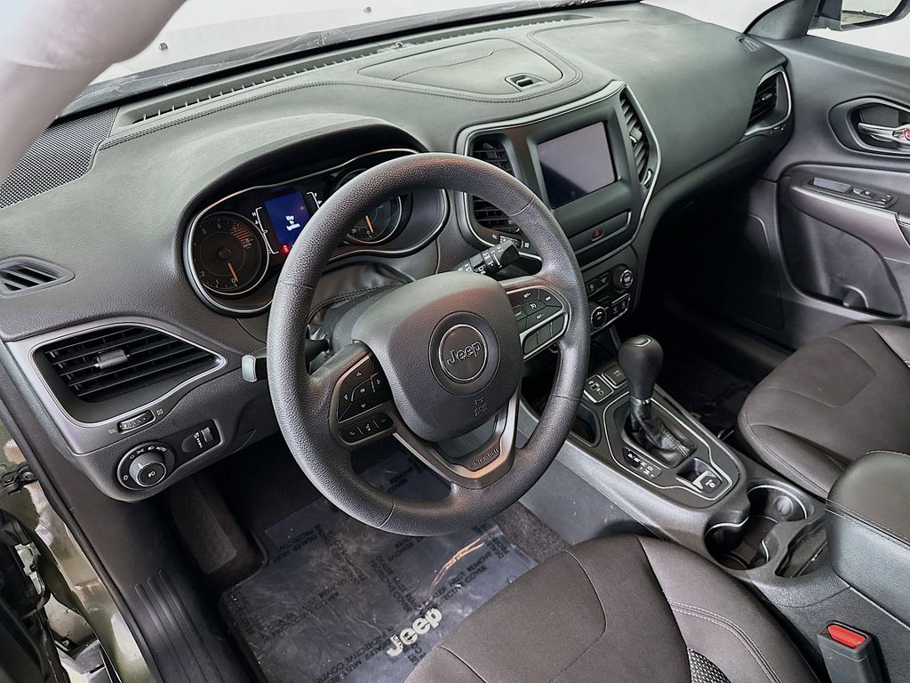 Thumbnail: 2019 Jeep Cherokee - 2