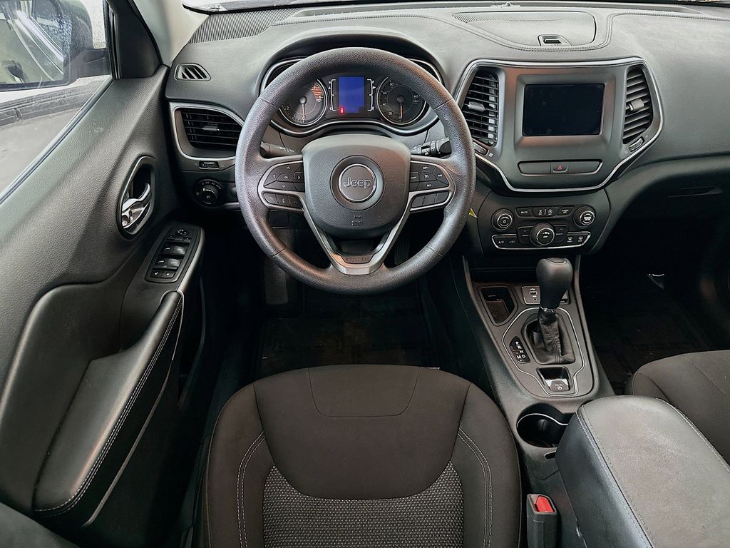 Thumbnail: 2019 Jeep Cherokee - 9