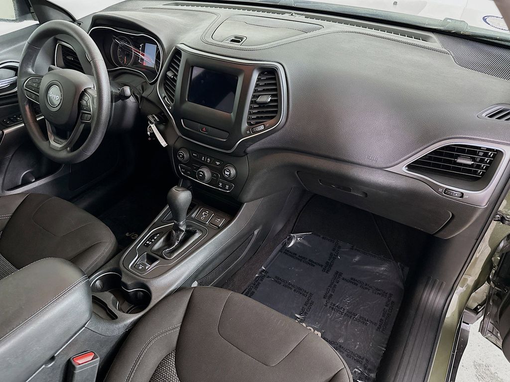 Thumbnail: 2019 Jeep Cherokee - 31