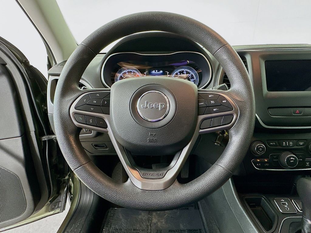 Thumbnail: 2019 Jeep Cherokee - 14