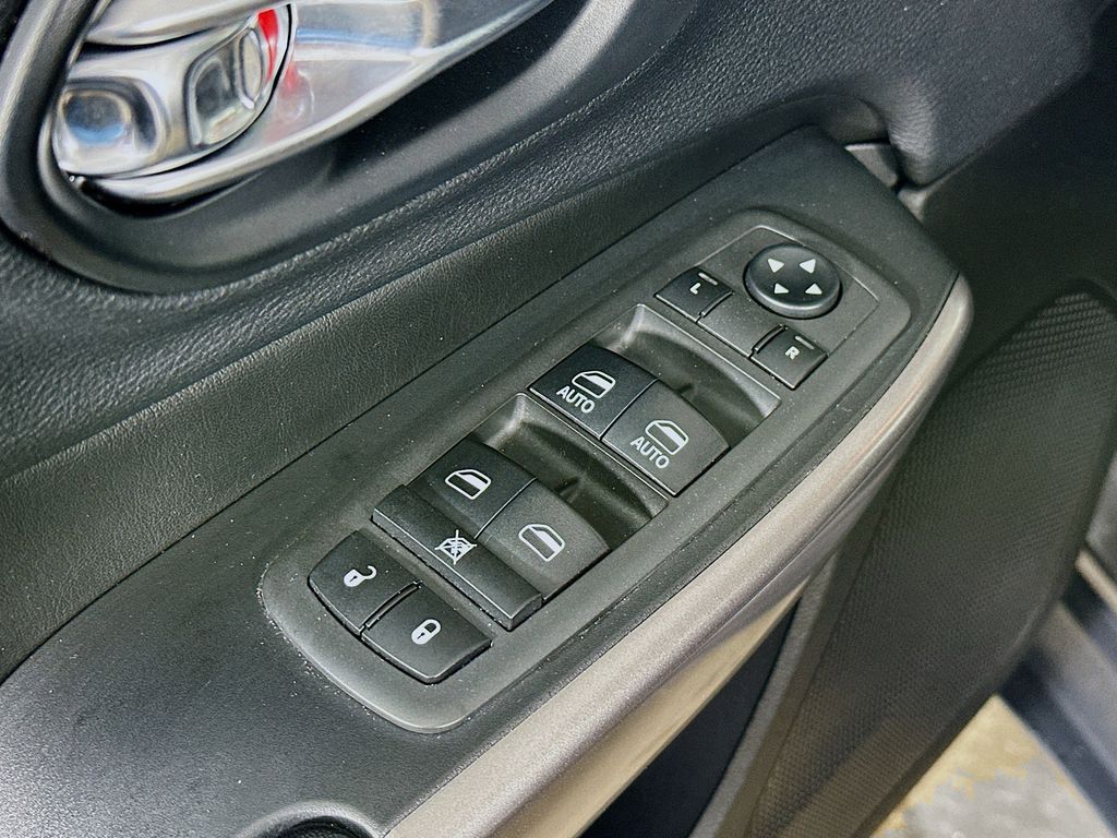 Thumbnail: 2019 Jeep Cherokee - 29
