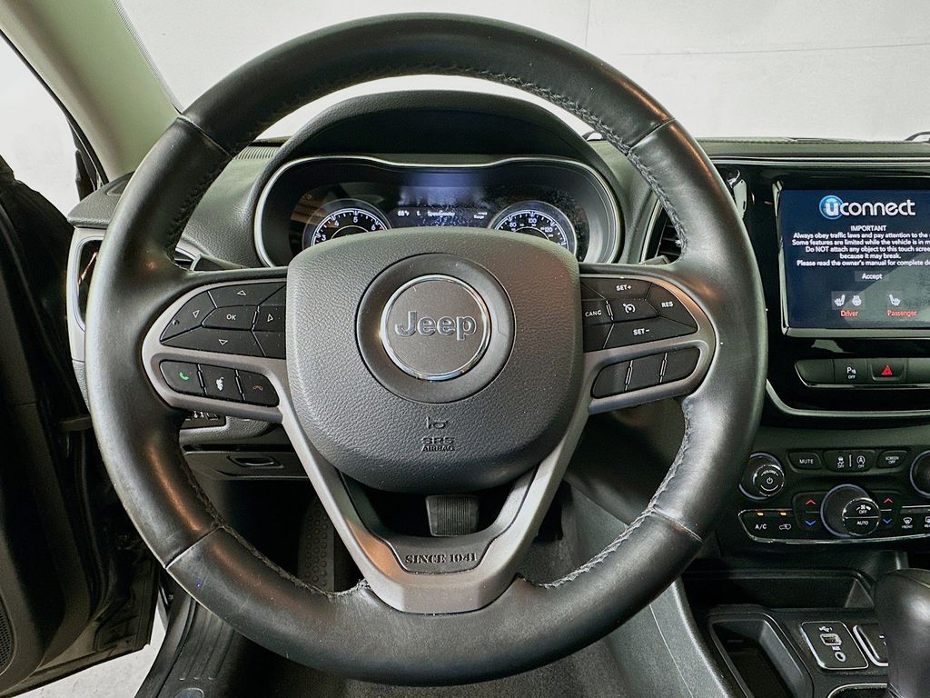 Thumbnail: 2019 Jeep Cherokee - 14