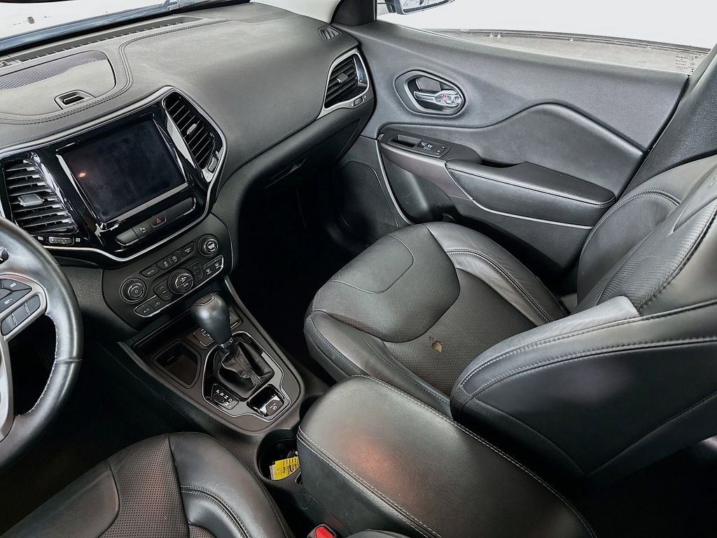 Thumbnail: 2019 Jeep Cherokee - 13