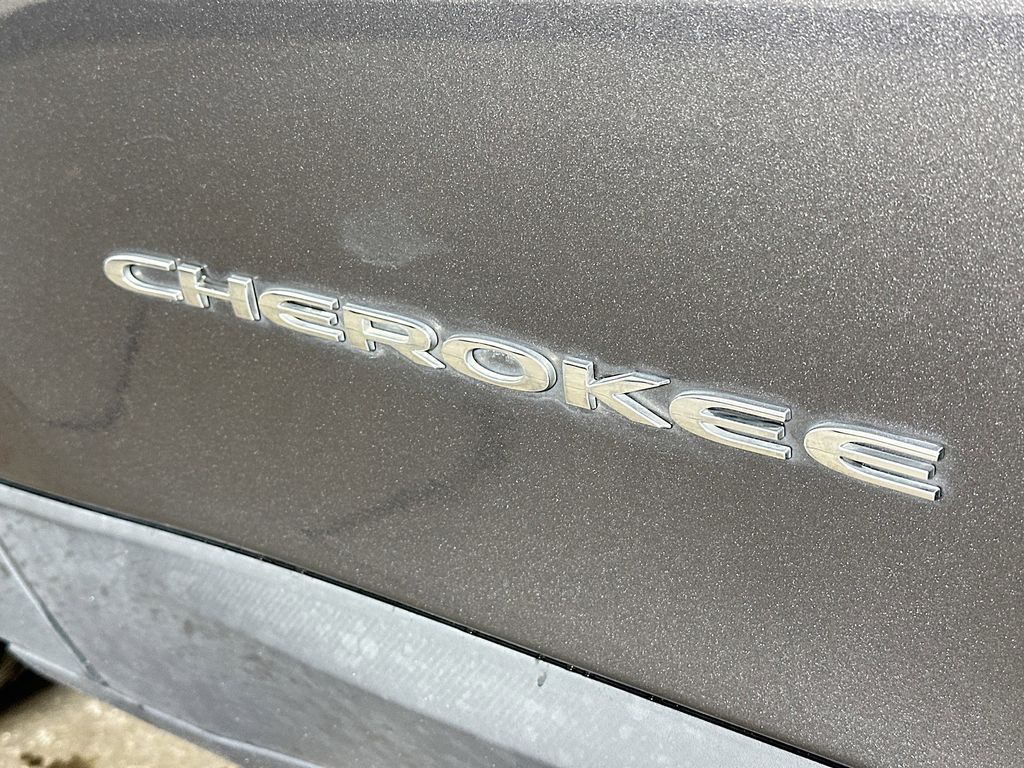 Thumbnail: 2019 Jeep Cherokee - 20
