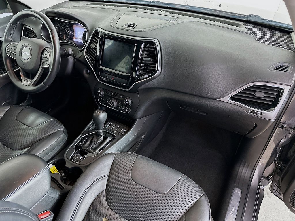 Thumbnail: 2019 Jeep Cherokee - 32