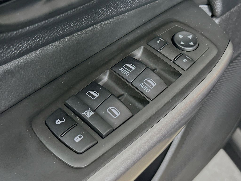 Thumbnail: 2021 Jeep Cherokee - 29