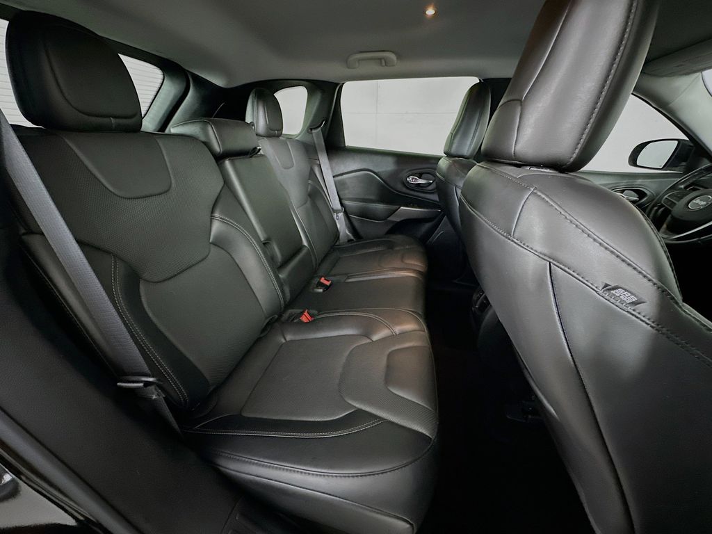 Thumbnail: 2021 Jeep Cherokee - 31