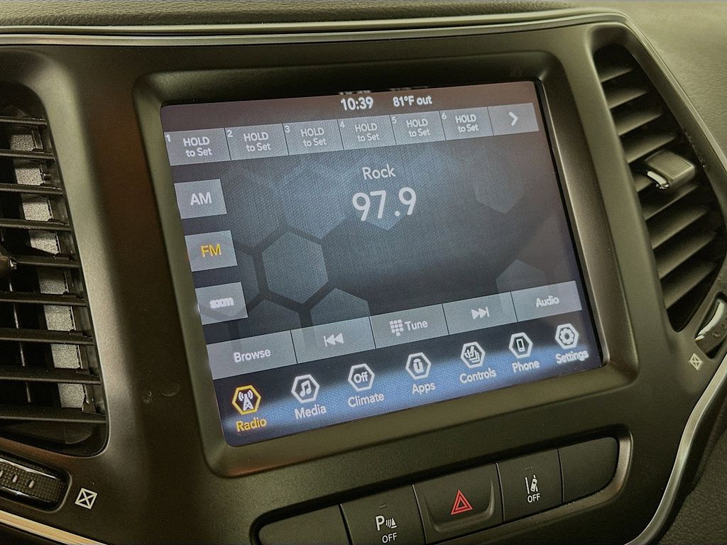 Thumbnail: 2021 Jeep Cherokee - 15