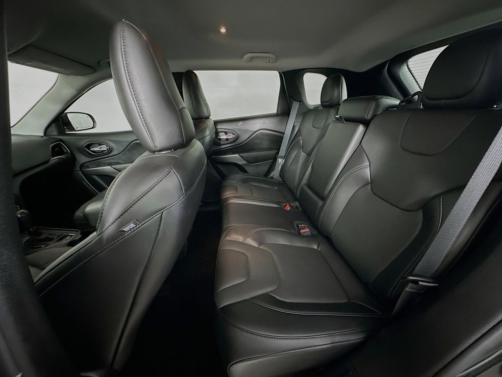 Thumbnail: 2021 Jeep Cherokee - 12
