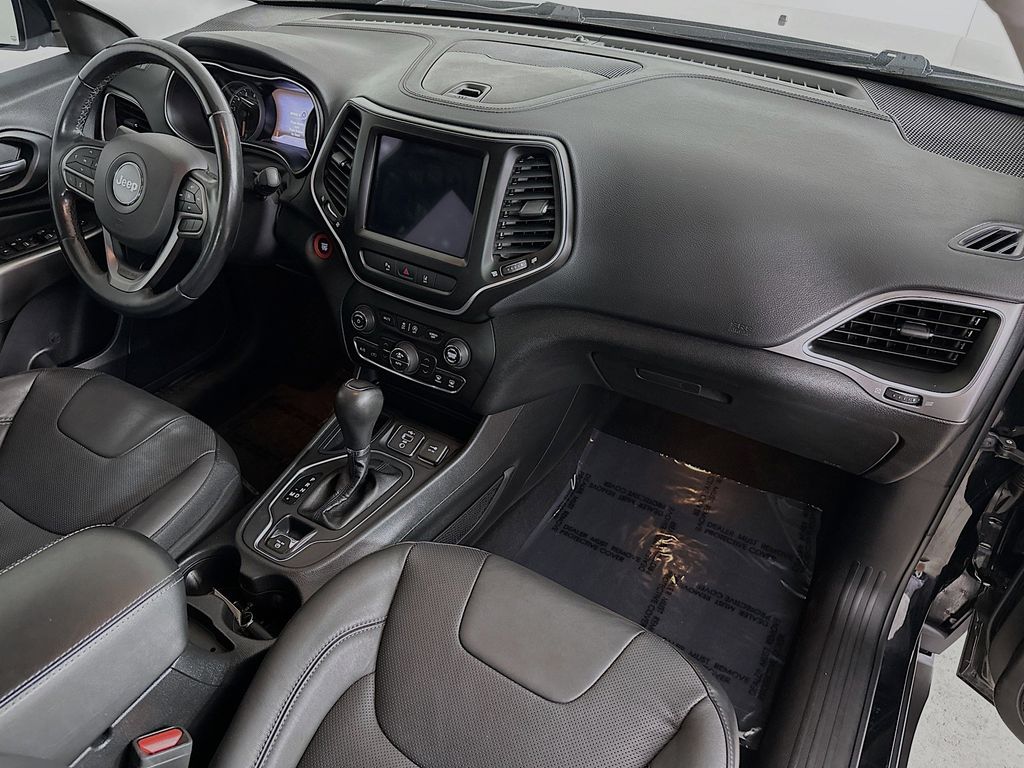 Thumbnail: 2021 Jeep Cherokee - 32