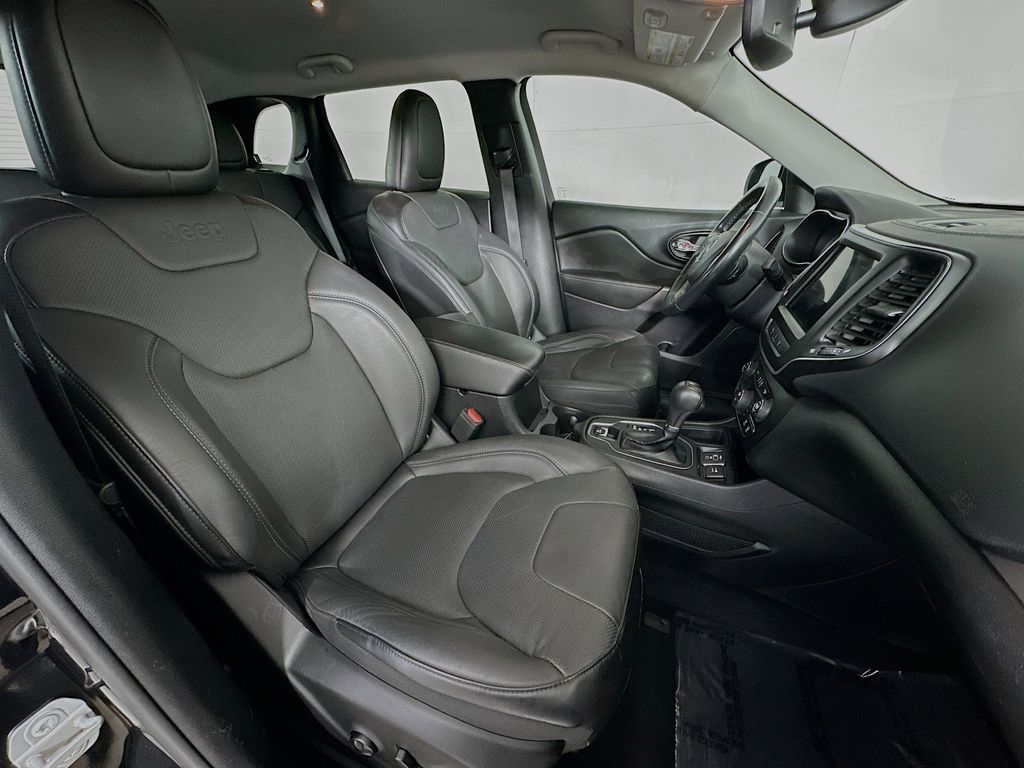 Thumbnail: 2021 Jeep Cherokee - 11