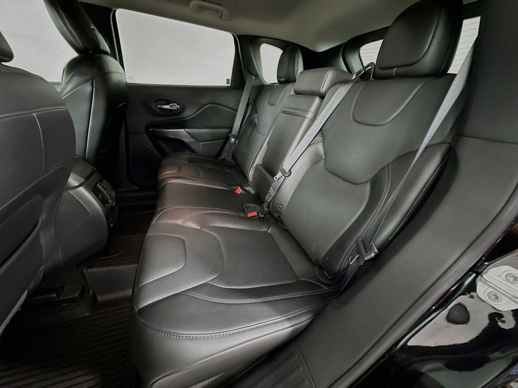 Thumbnail: 2019 Jeep Cherokee - 13