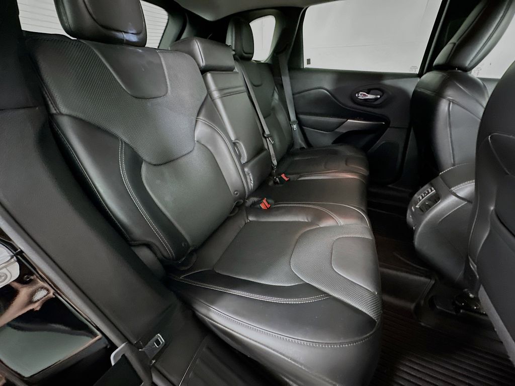 Thumbnail: 2019 Jeep Cherokee - 32