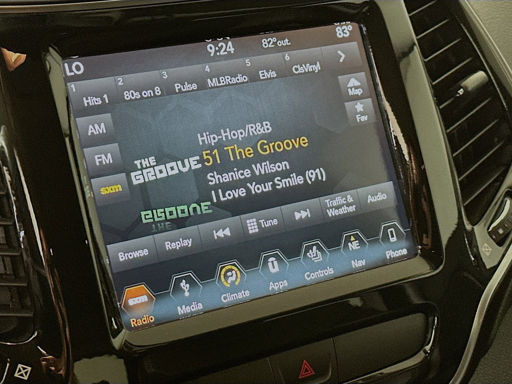 Thumbnail: 2019 Jeep Cherokee - 16