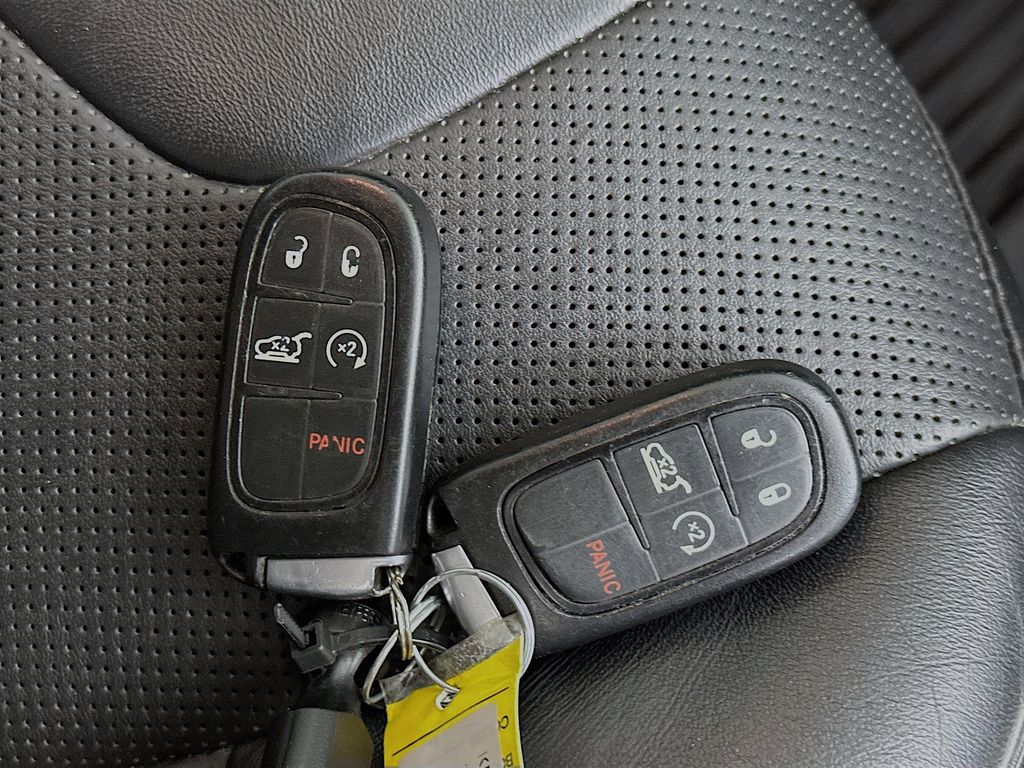 Thumbnail: 2019 Jeep Cherokee - 20