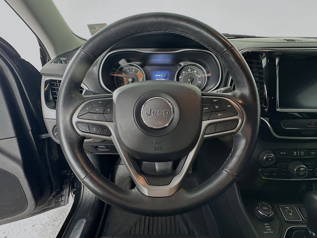 Thumbnail: 2019 Jeep Cherokee - 15
