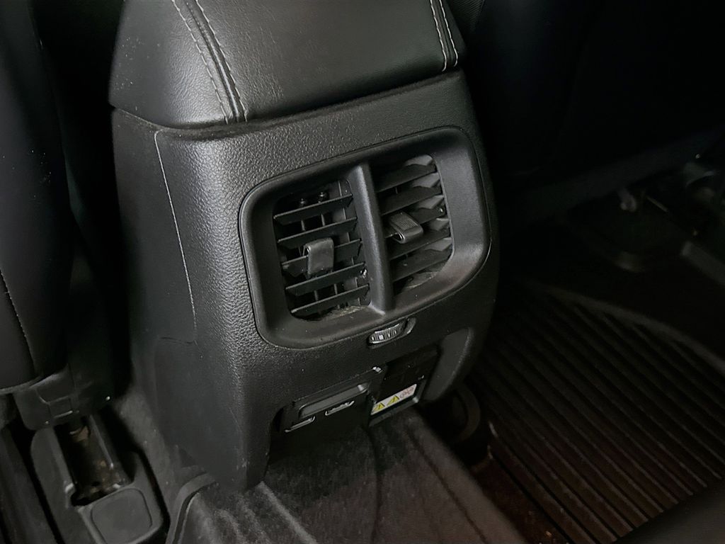 Thumbnail: 2019 Jeep Cherokee - 22