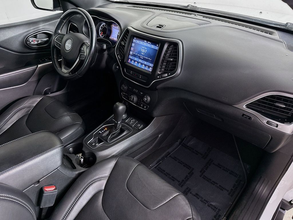 Thumbnail: 2021 Jeep Cherokee - 32