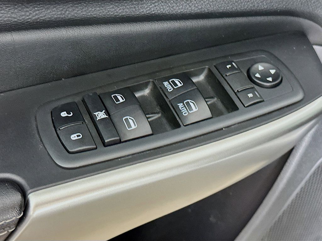 Thumbnail: 2021 Jeep Cherokee - 29