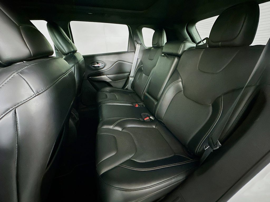 Thumbnail: 2021 Jeep Cherokee - 12