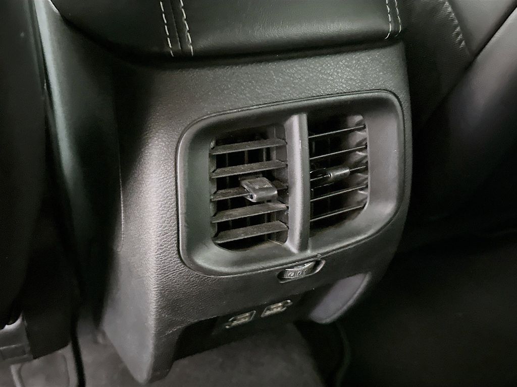 Thumbnail: 2021 Jeep Cherokee - 22