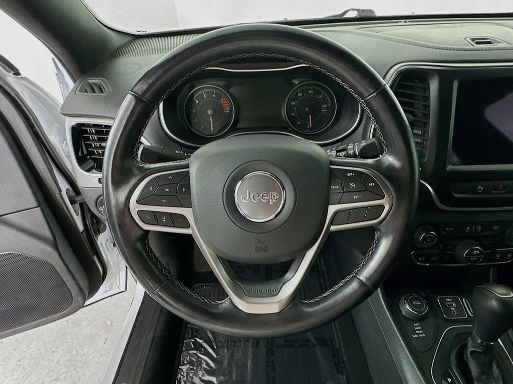 Thumbnail: 2021 Jeep Cherokee - 14