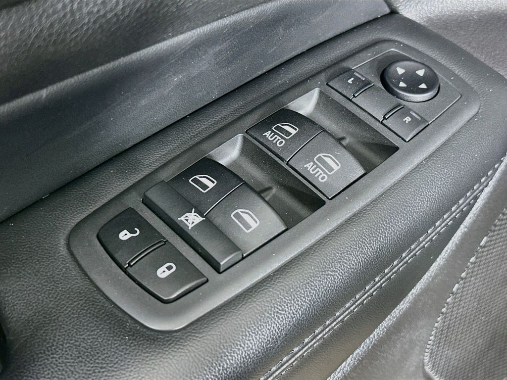 Thumbnail: 2019 Jeep Grand Cherokee - 27