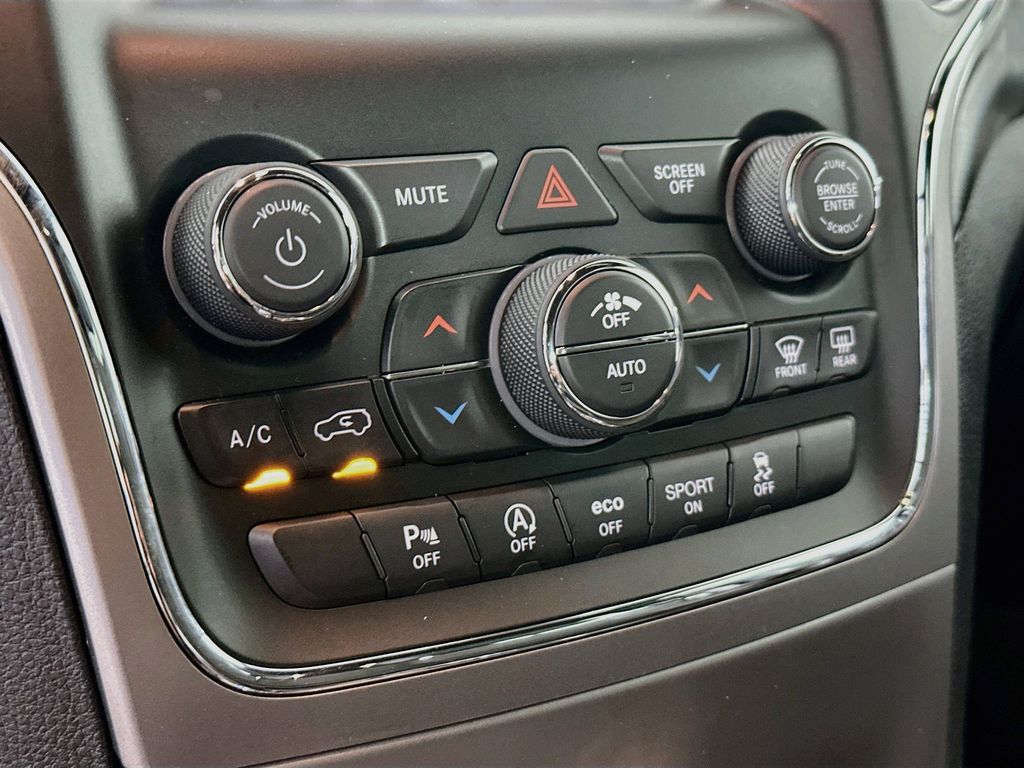 Thumbnail: 2019 Jeep Grand Cherokee - 21