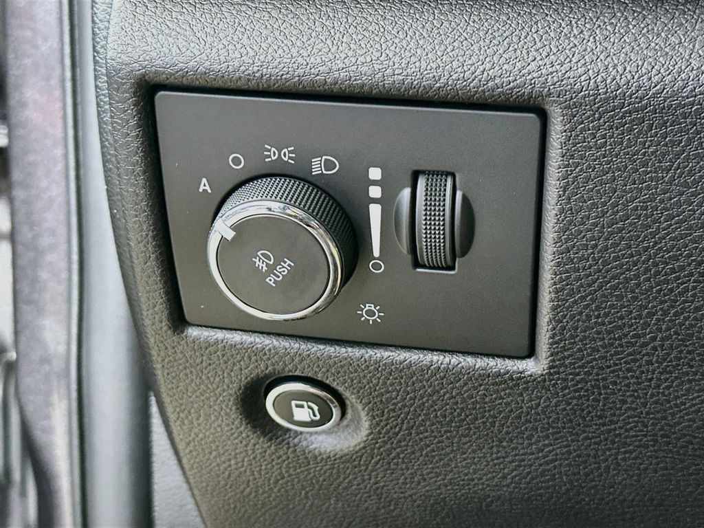 Thumbnail: 2019 Jeep Grand Cherokee - 25