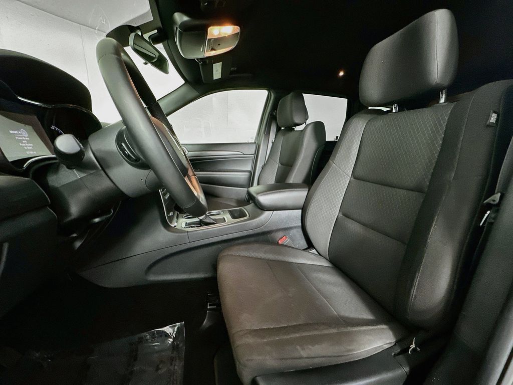 Thumbnail: 2019 Jeep Grand Cherokee - 10