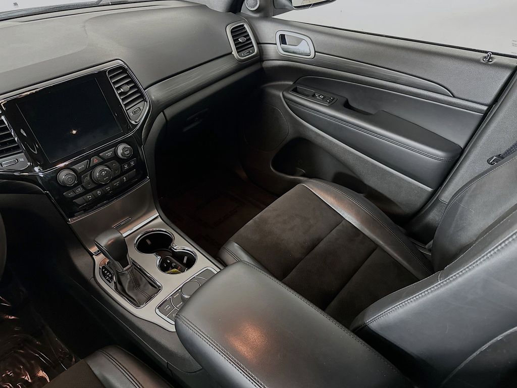 Thumbnail: 2022 Jeep Grand Cherokee - 14