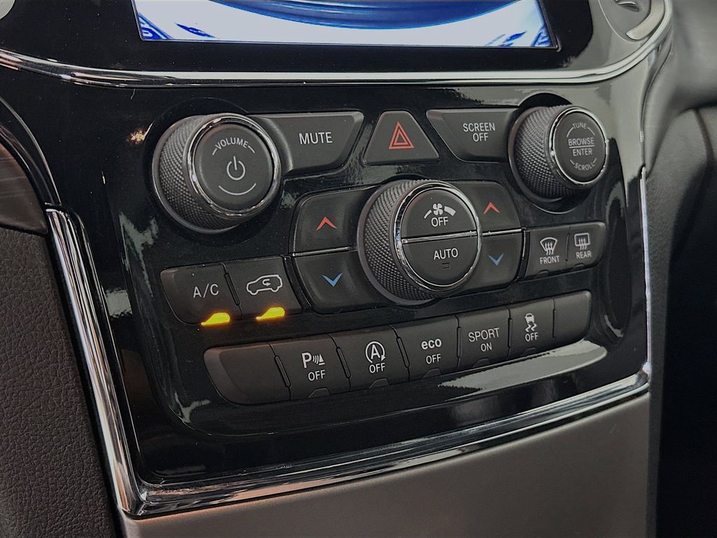 Thumbnail: 2022 Jeep Grand Cherokee - 23