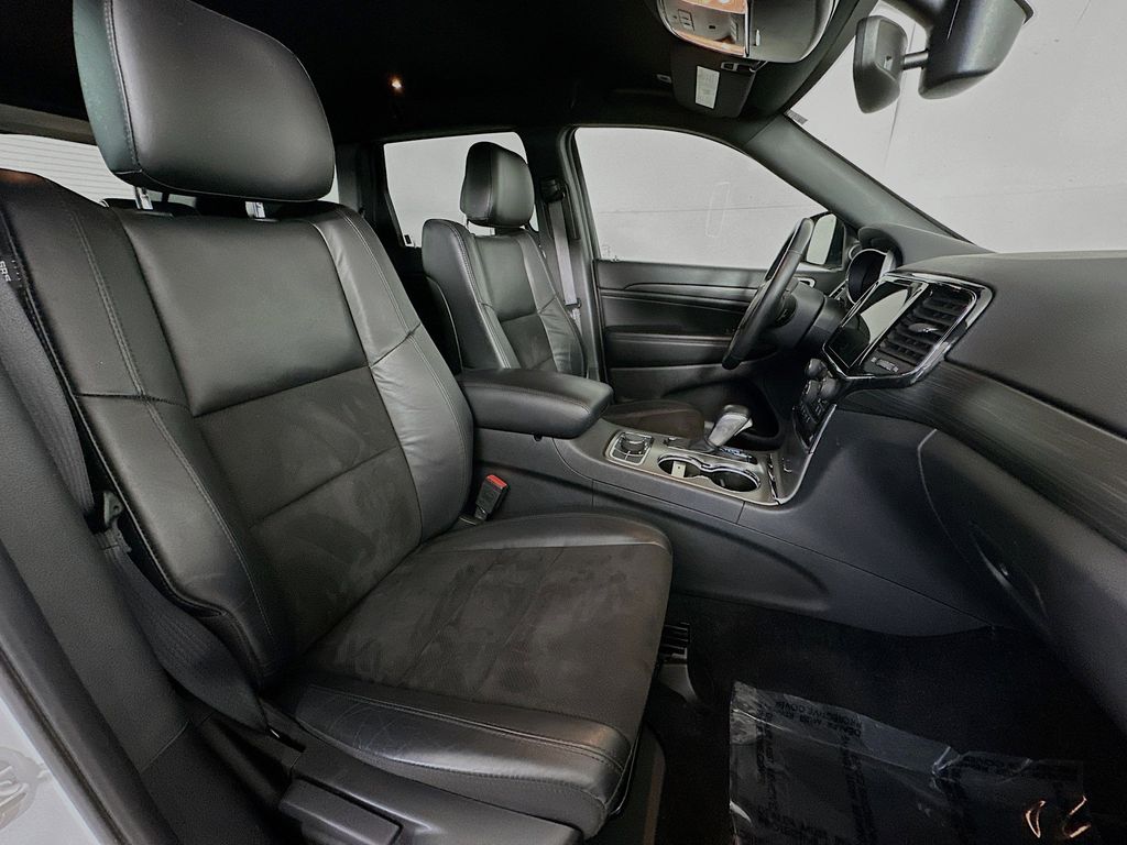 Thumbnail: 2022 Jeep Grand Cherokee - 12