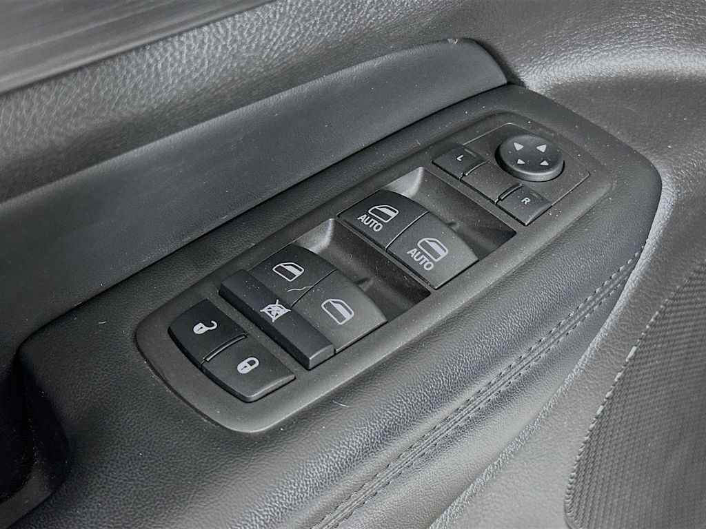 Thumbnail: 2022 Jeep Grand Cherokee - 30