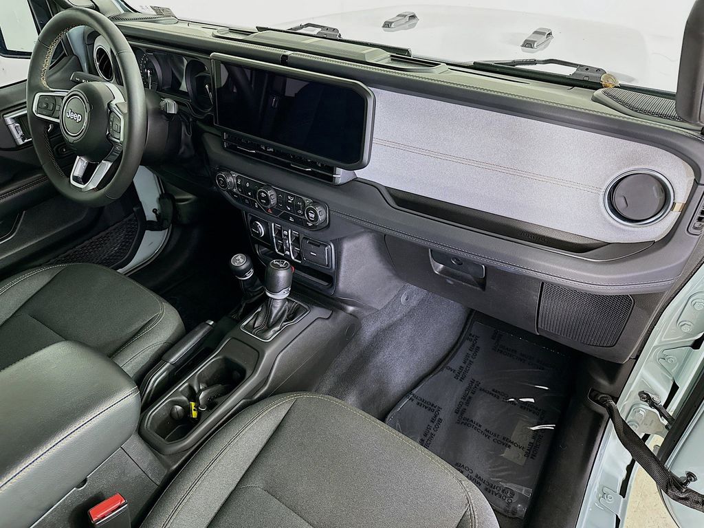 Thumbnail: 2024 Jeep Wrangler - 31