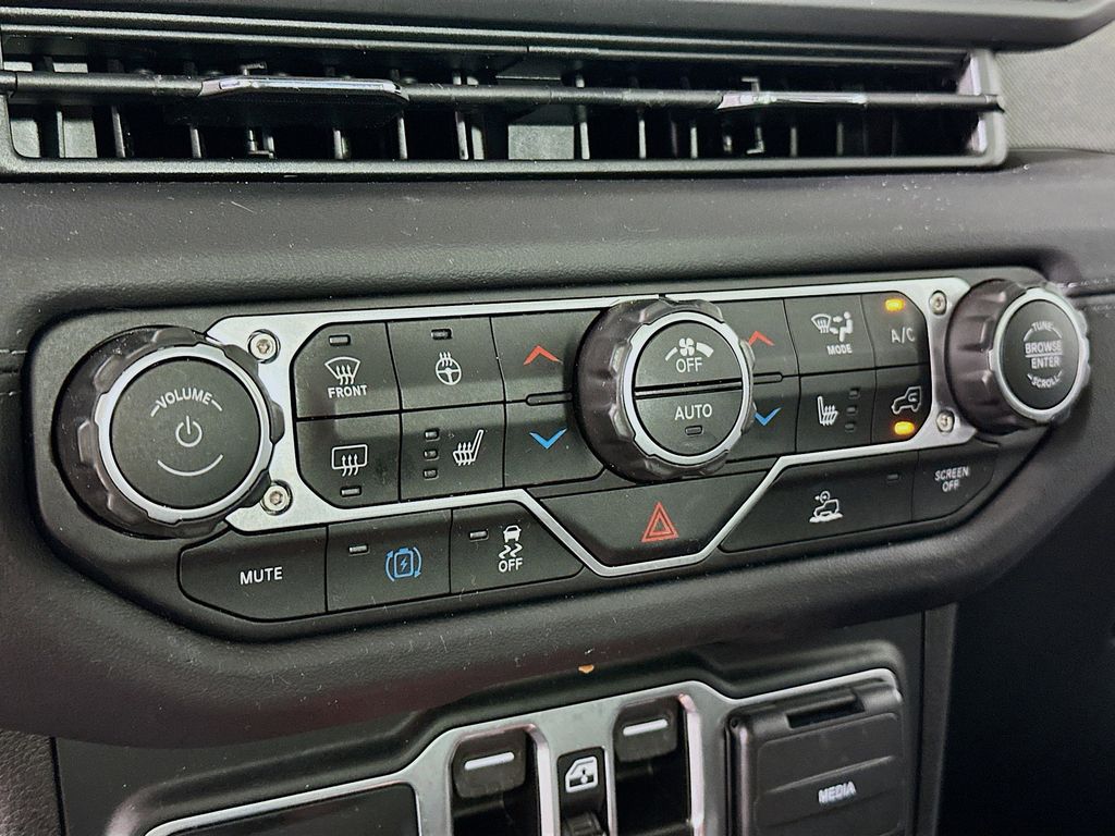 Thumbnail: 2024 Jeep Wrangler - 22