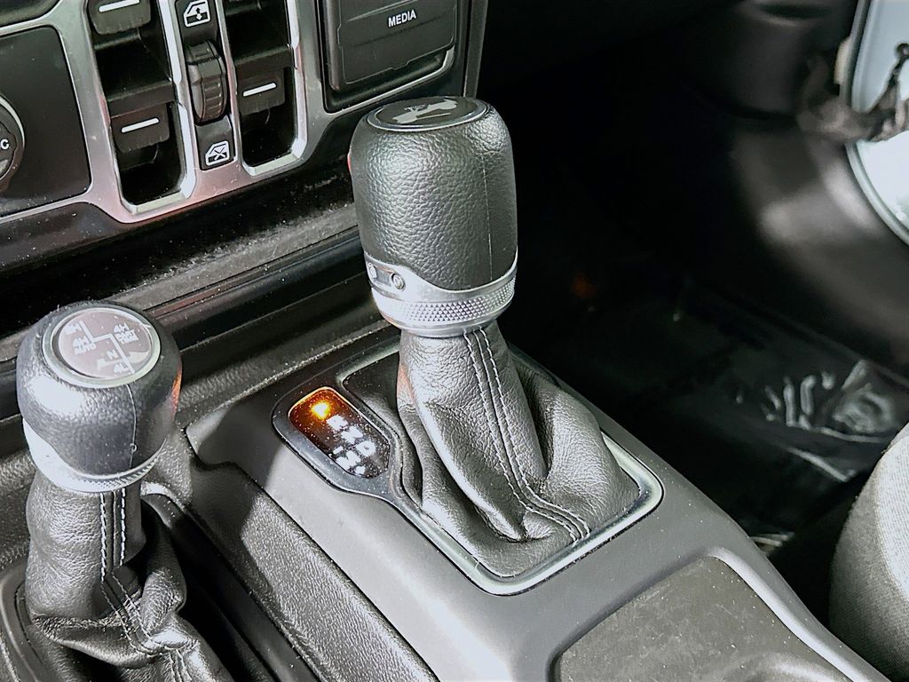 Thumbnail: 2024 Jeep Wrangler - 16