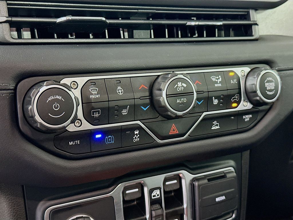 Thumbnail: 2024 Jeep Wrangler - 23