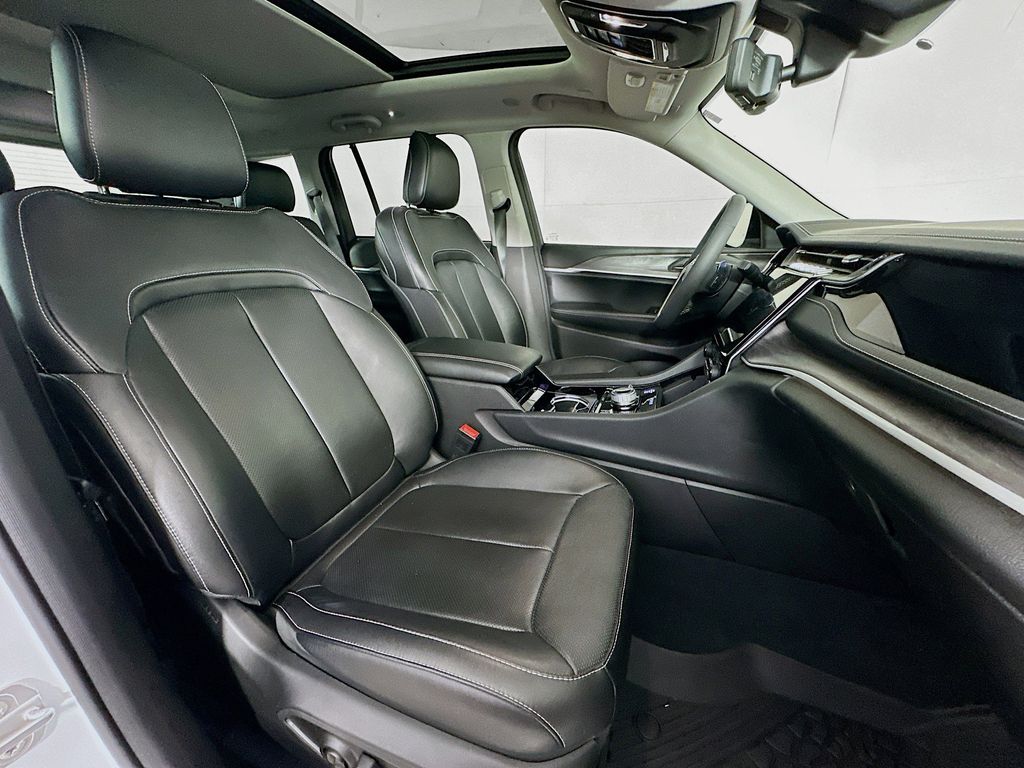 Thumbnail: 2022 Jeep Grand Cherokee - 12