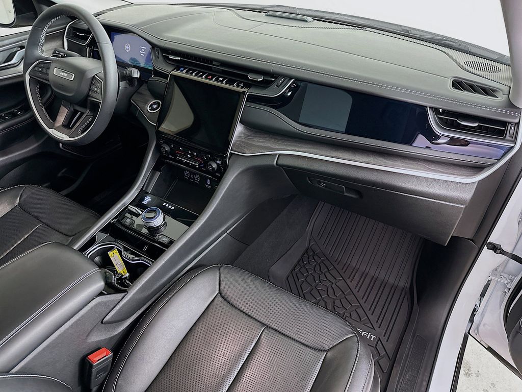 Thumbnail: 2022 Jeep Grand Cherokee - 35