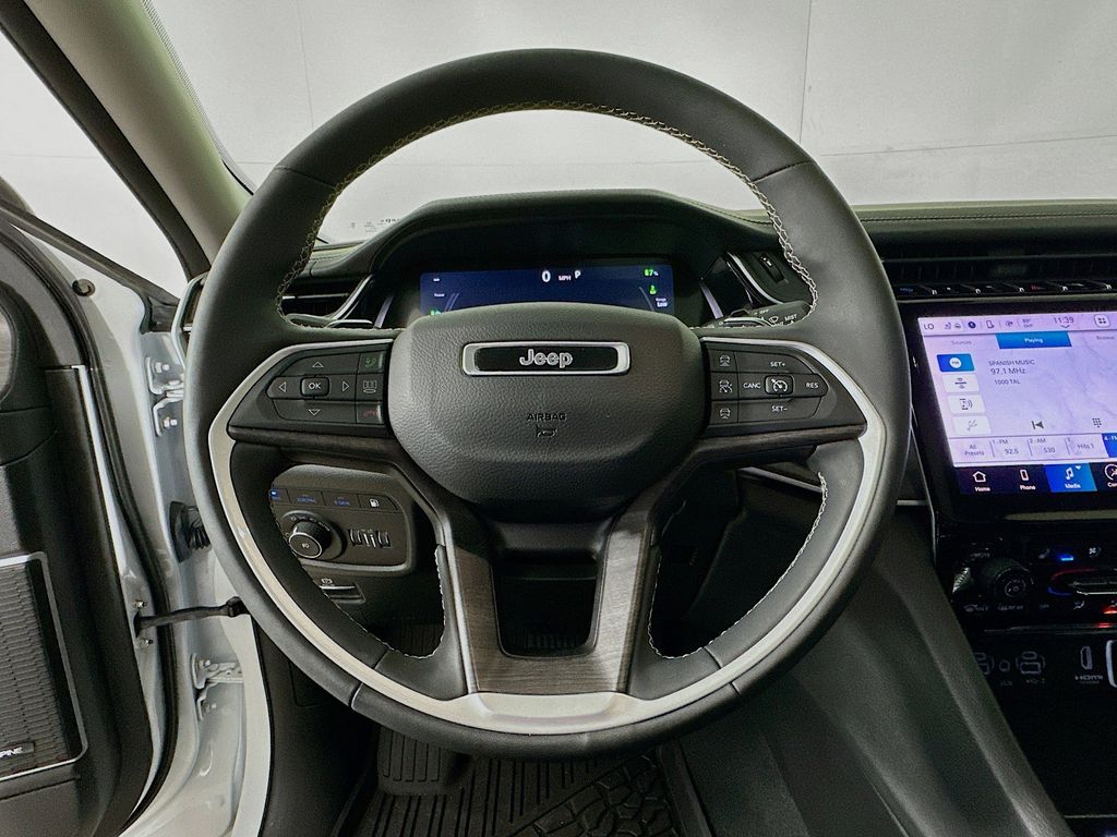 Thumbnail: 2022 Jeep Grand Cherokee - 15