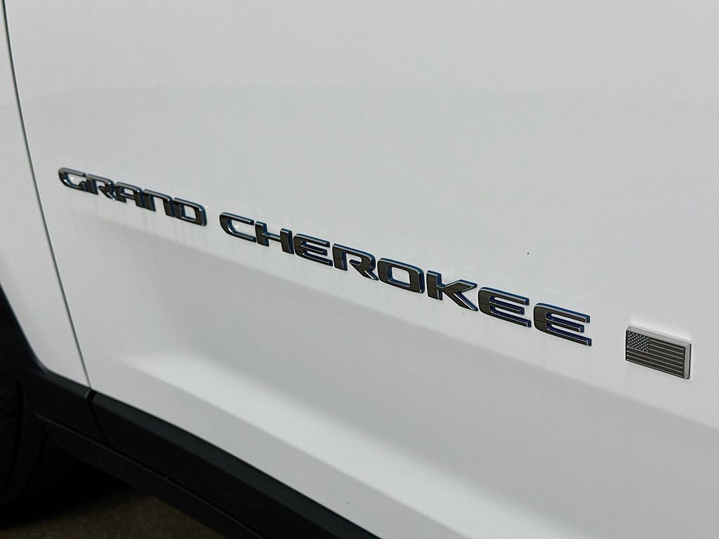 Thumbnail: 2022 Jeep Grand Cherokee - 7