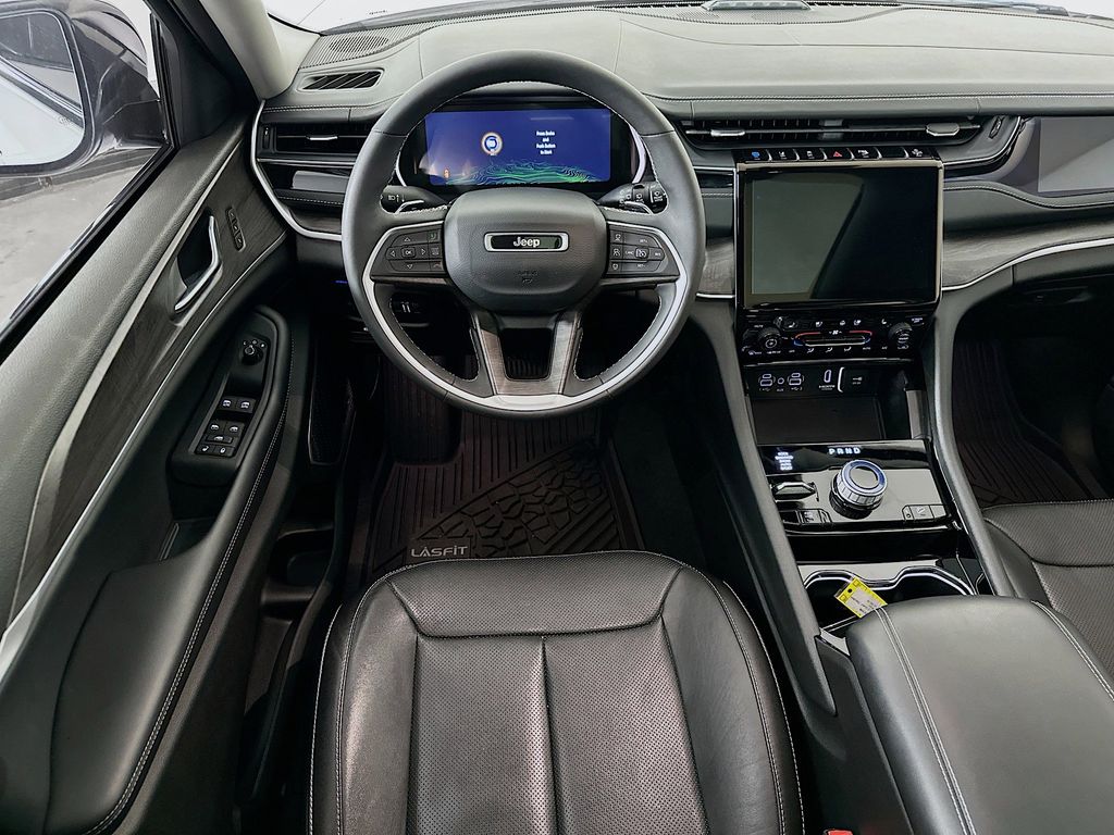 Thumbnail: 2022 Jeep Grand Cherokee - 10