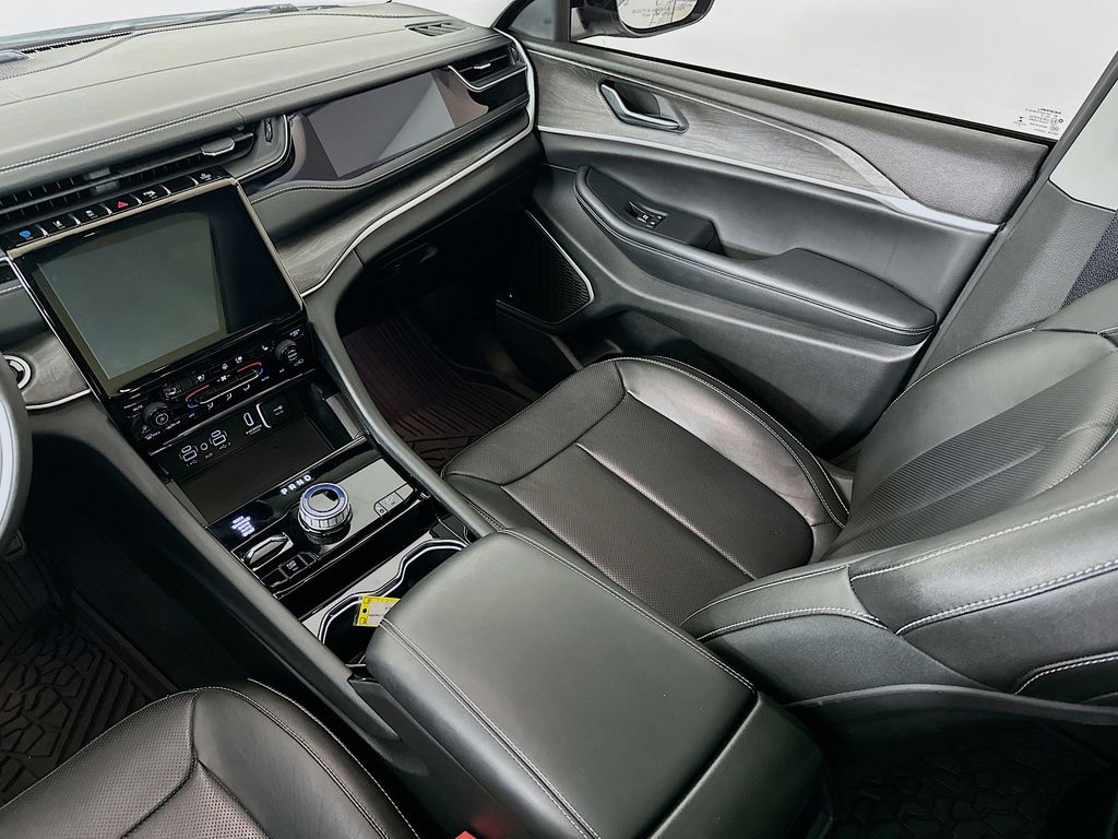 Thumbnail: 2022 Jeep Grand Cherokee - 14