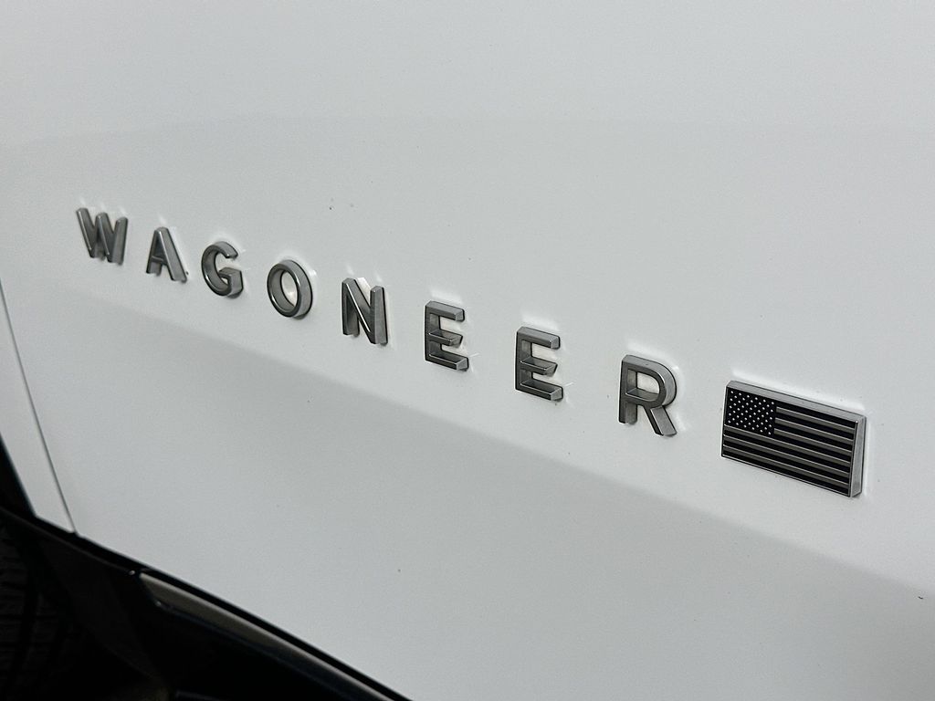 Thumbnail: 2023 Jeep Wagoneer - 7
