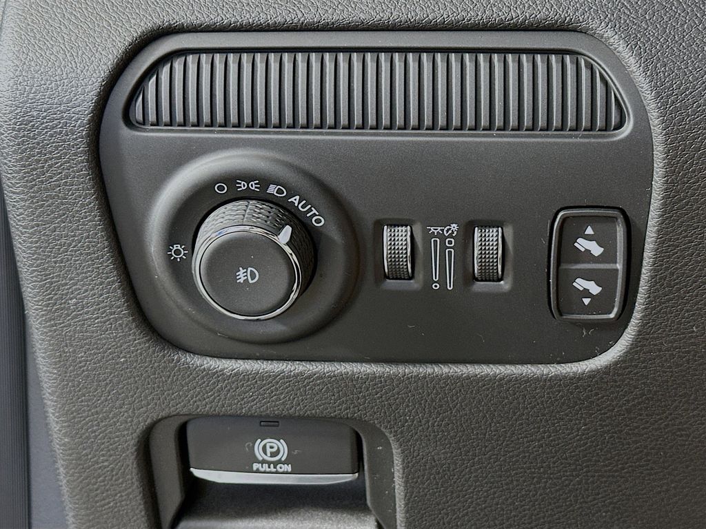 Thumbnail: 2023 Jeep Wagoneer - 27